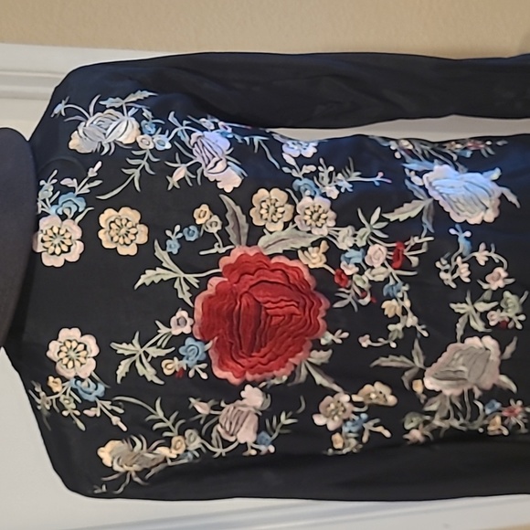 ZARA flower embroidered top with tassle trim. Size Small  NWOT - Picture 5 of 5
